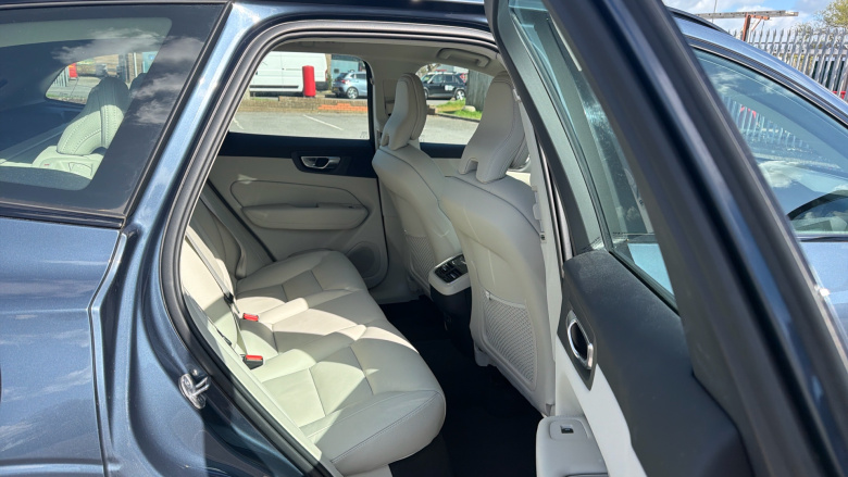 Volvo Xc60 2.0 B4P Plus Dark 5dr Geartronic Petrol Estate